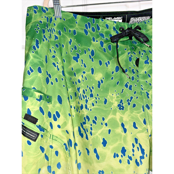 Pelagic Board Shorts Size 40 Mahi Print Sharkskin High Performance Fishing Beach - Picture 5 of 14